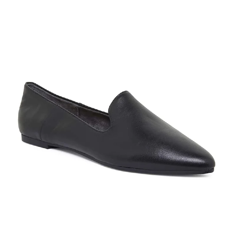 Liana Flat in Black Leather