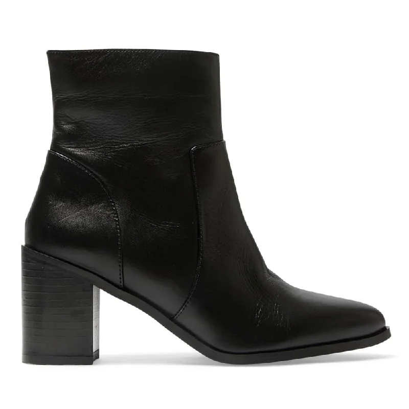 Rapid Boot in Black Leather