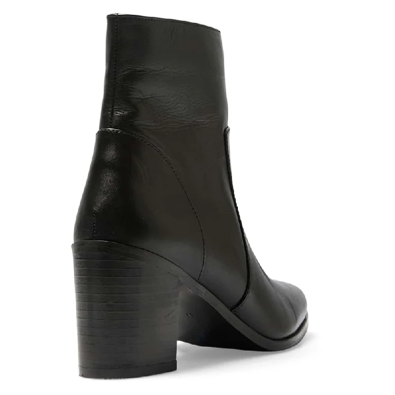 Rapid Boot in Black Leather