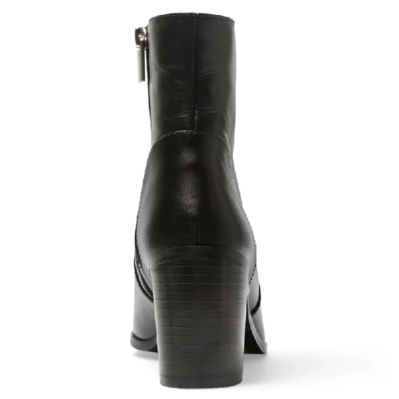 Rapid Boot in Black Leather