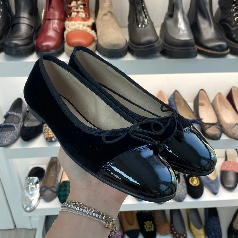 Spain+Co Black Velvet Captoe Ballet Flat