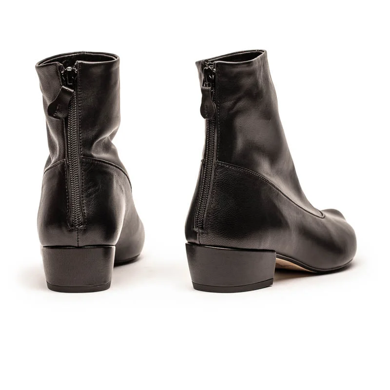 ARLINDA Smoke | Black Leather Boots